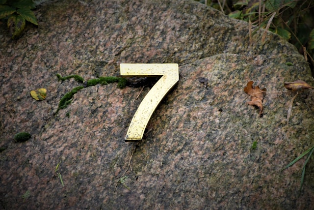Metal number 7 on a rock background. Photo by Waldemar on Unsplash